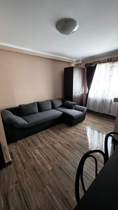 Închiriez garsoniera