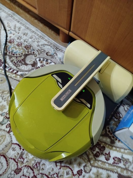 Робот пылесос. В отличном состоянии. Почти не пользовались.