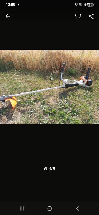 Cosesc iarba  defrisej cu motocoasa profesionala
