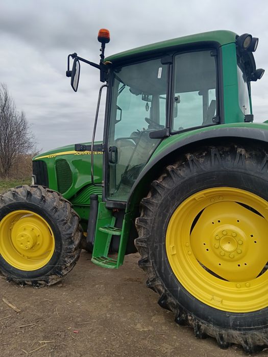 John-Deere   6220