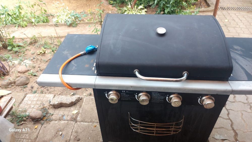 Грил на газ в много добро състояние, барбекю