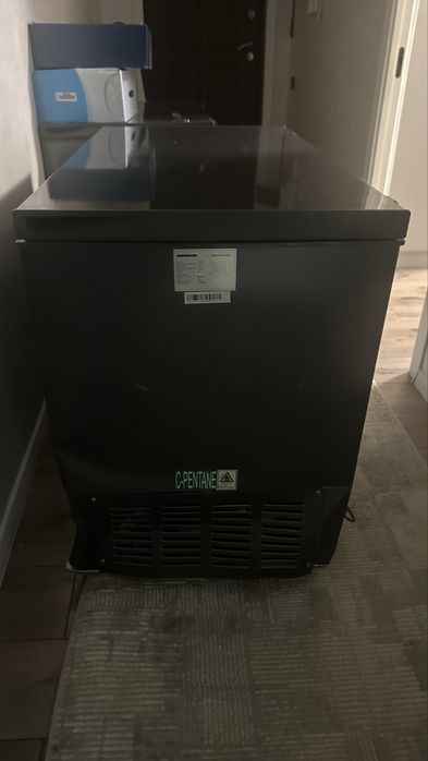 Продам морозильник авангард !!! Новый проста вмятые