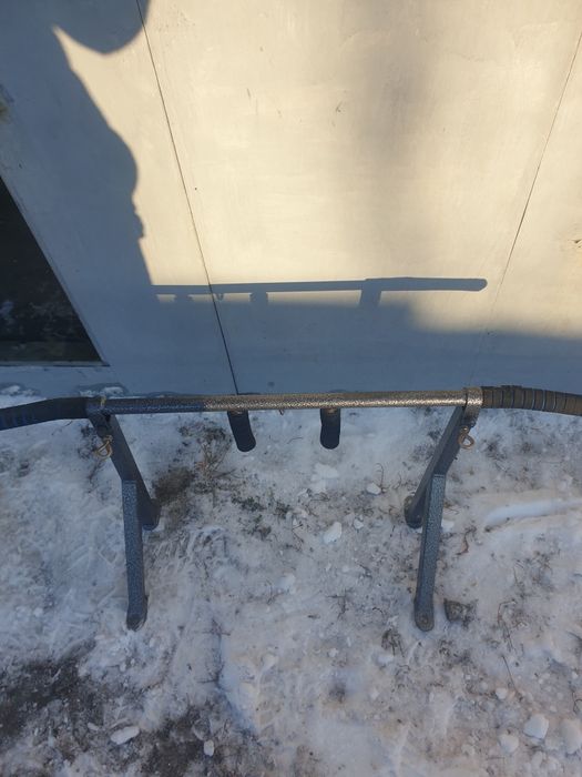 Продам турник металлический настенный