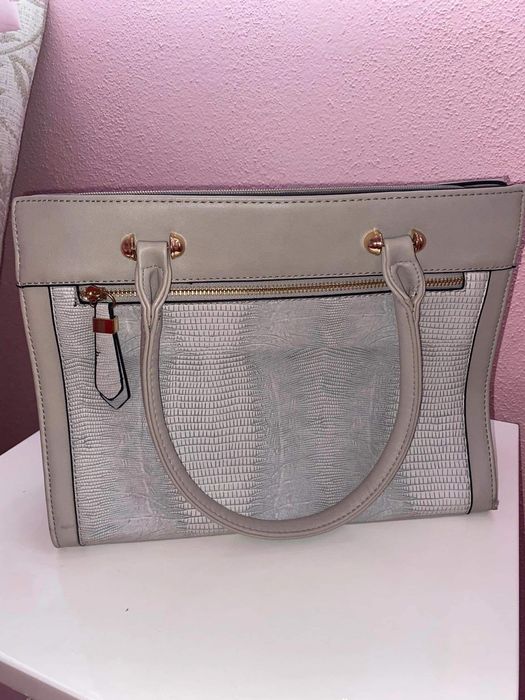 НОВА Дамска чанра в сив цвят