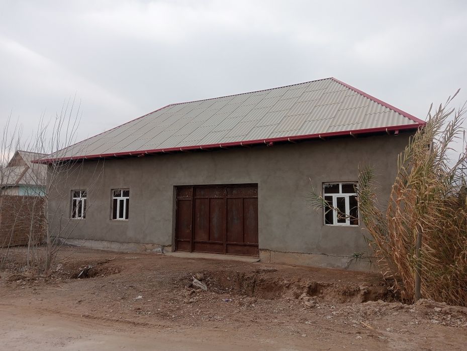 Xovli sotiladi 5.5 sotix 8 xonali