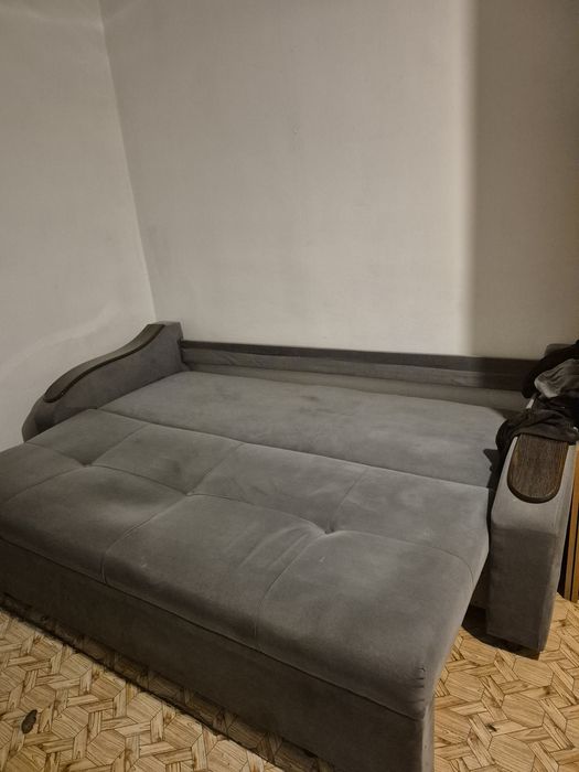 Продам диван, шкаф.