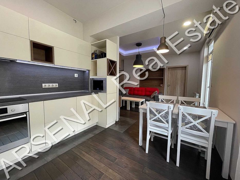 Дава се под наем Тристаен апартамент в София, Център - 95 кв.м за 780 € - Снимка #3