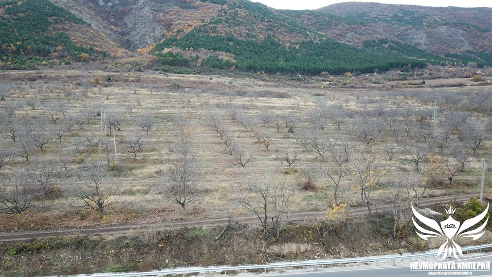 Продавам земя 1700кв.м. в гр.Асеновград м.Параколово(1ва линия)