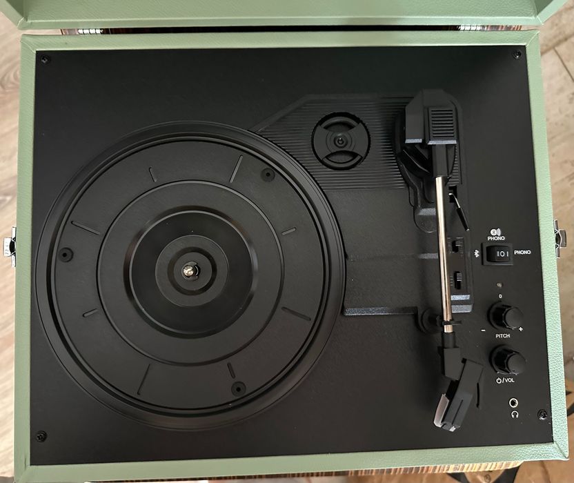 Грамофон Crosley Voyager