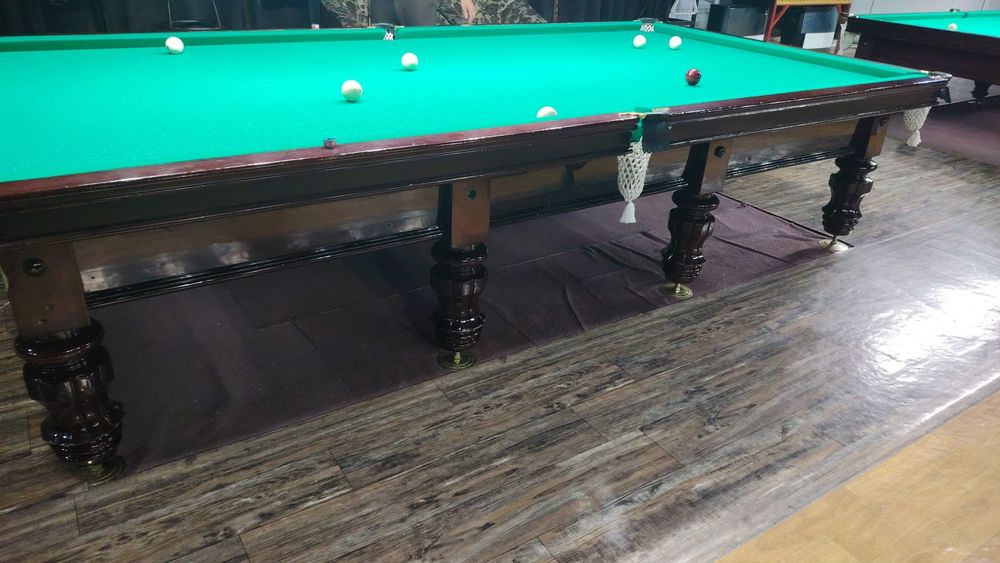 Билярд стол кий тоши билан