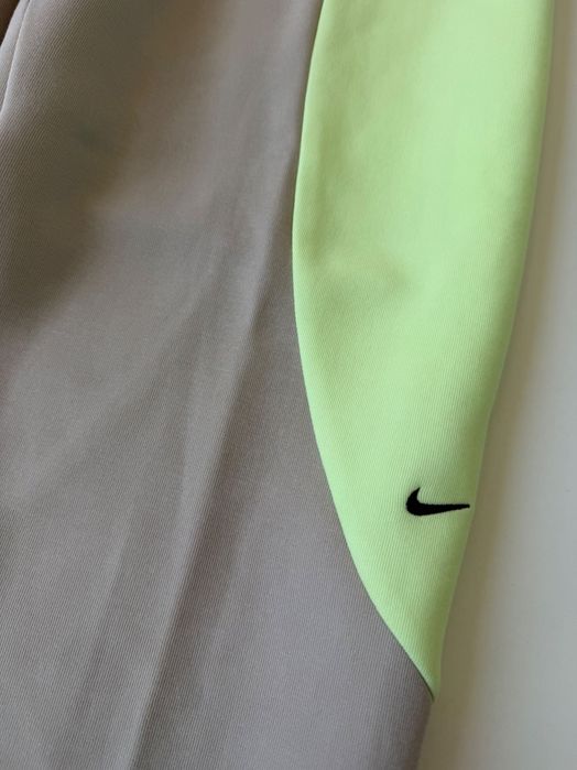 Nike tech fleece 2026 green