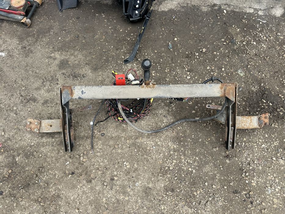 Теглич за Тойота Корола Версо 2004-2009г.!