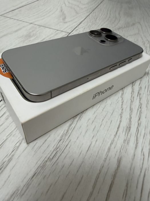 Iphone 15 pro Natural Titanium  •256 GB•