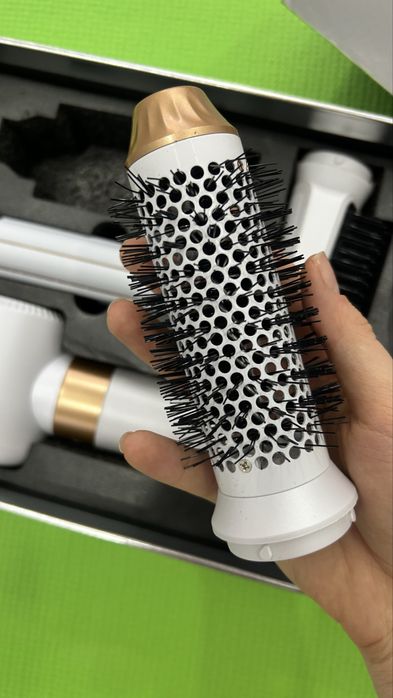 Новый не использованый ни разу стайлер для волос