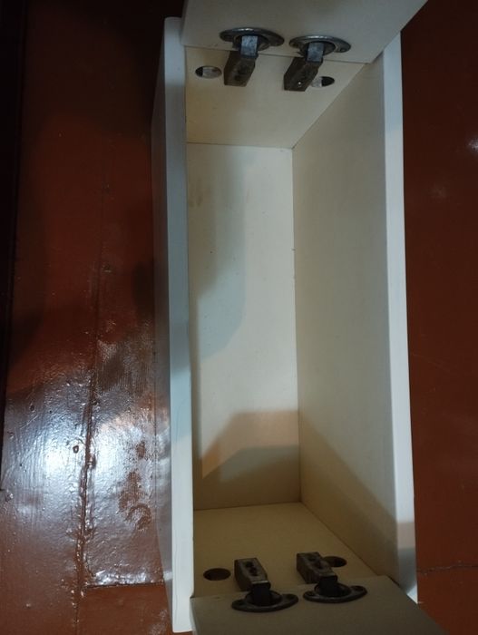 Продам навесной шкафчик.