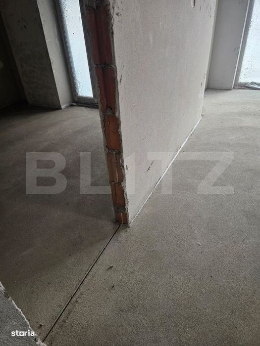 Apartament 3 camere, 2 bai, decomandat, etaj intermediar, zona Tractor