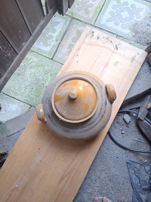 Vint vase de lut foarte vechi mai mult de 35 ani