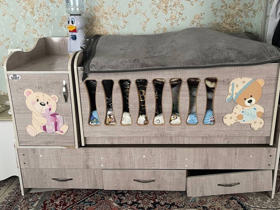 Детский кровать.
