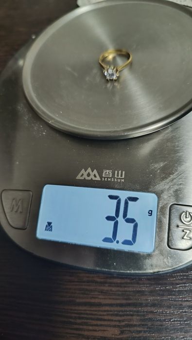Золотое кольцо с фианитом