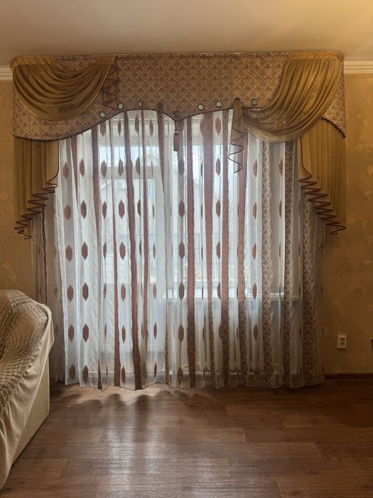 Продам красивые шторы в зал