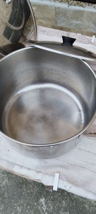 Тави и тенджери за готварство.