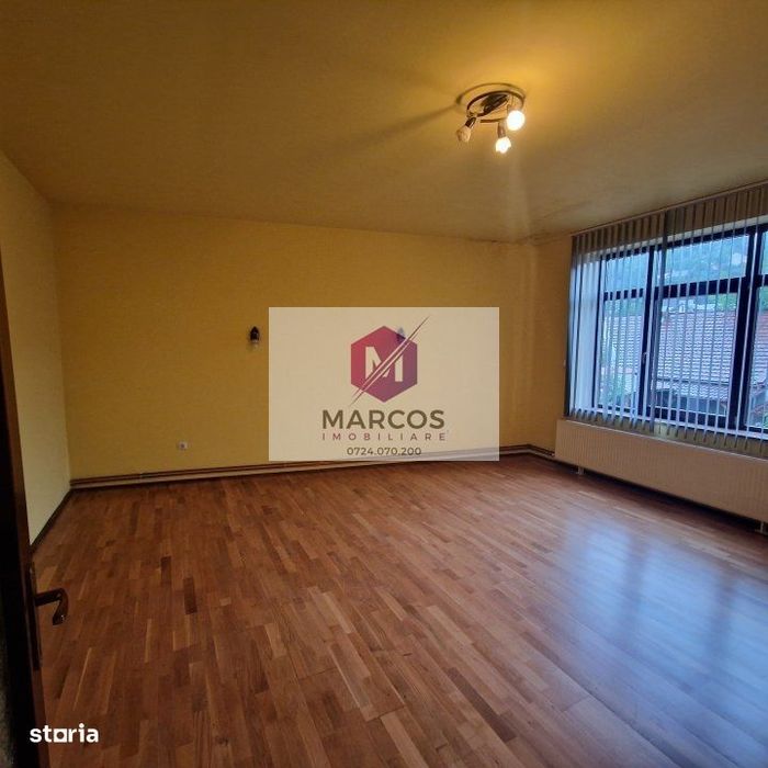 Casa cu etaj/singur in curte