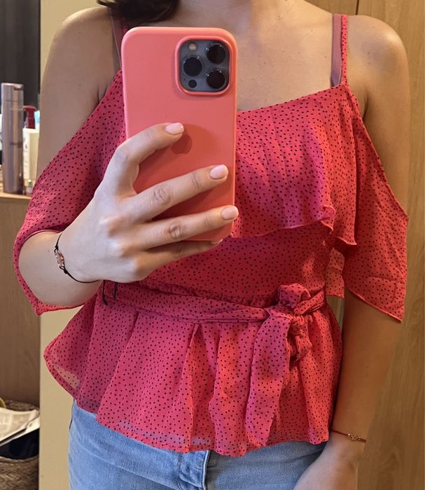 Дамски топ Guess