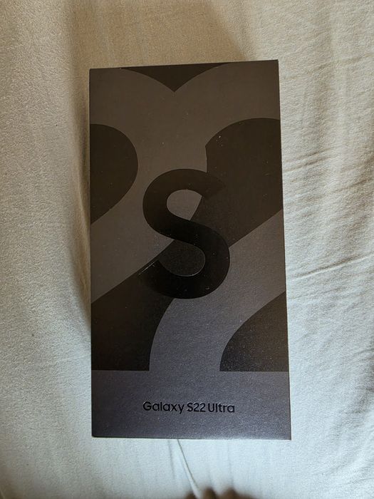 Продавам Samsung S22 Ultra 256gb/12gb RAM