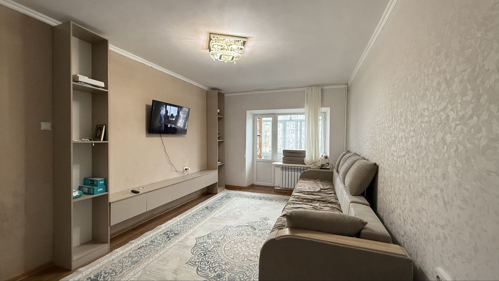 В центре города Продается 3х комнатная на 3 этаже ул. Абая 60