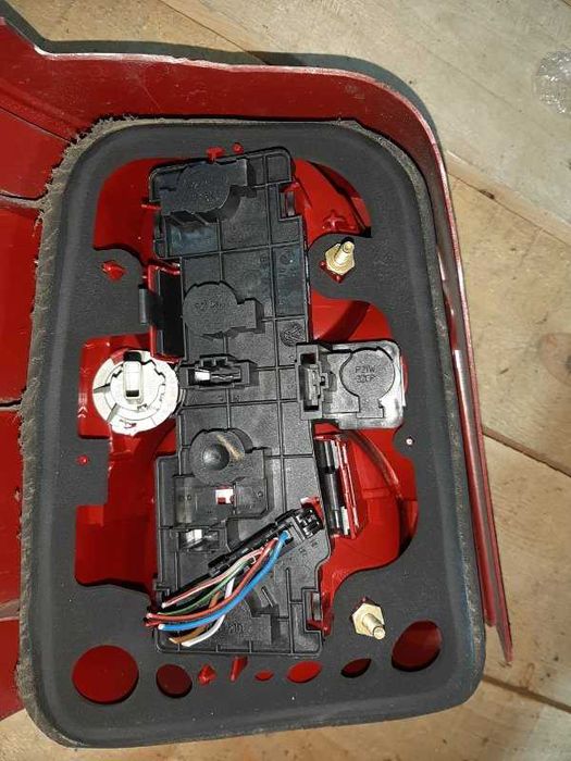 Фонарь задний правый на Пассат Б5+ Универсал