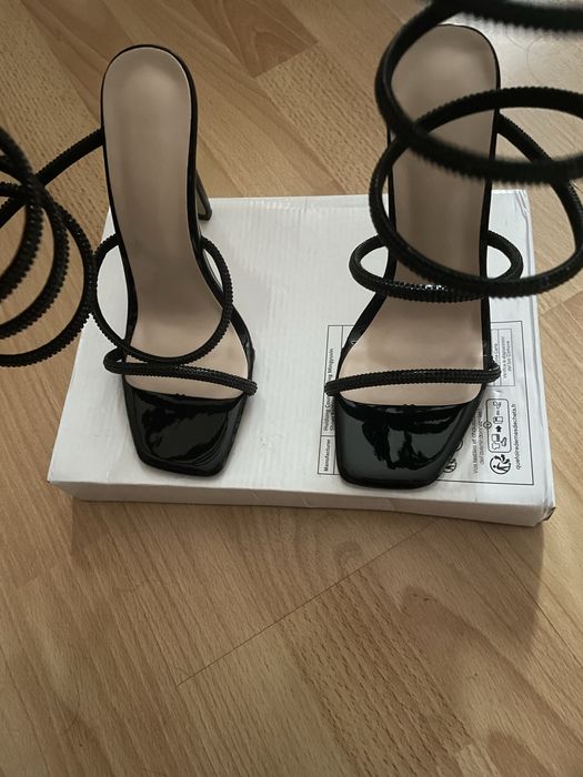 Токчета черни брокат