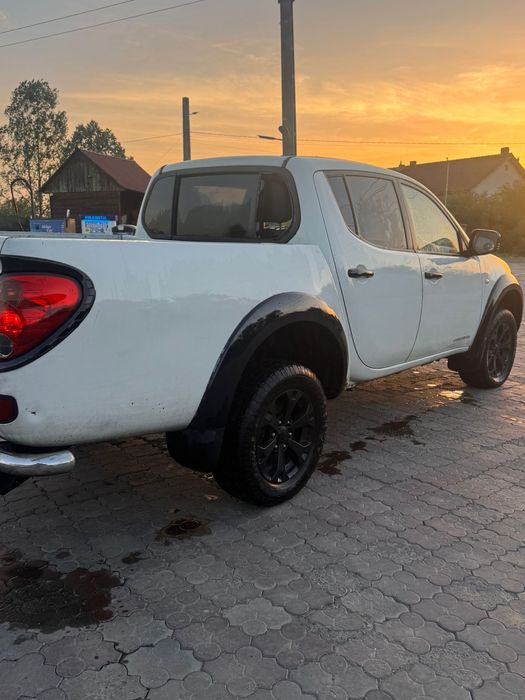 Mitsubishi l200 barbarian  gama de top an 2014 euro 5 4x4 functional mot asigurare valabile