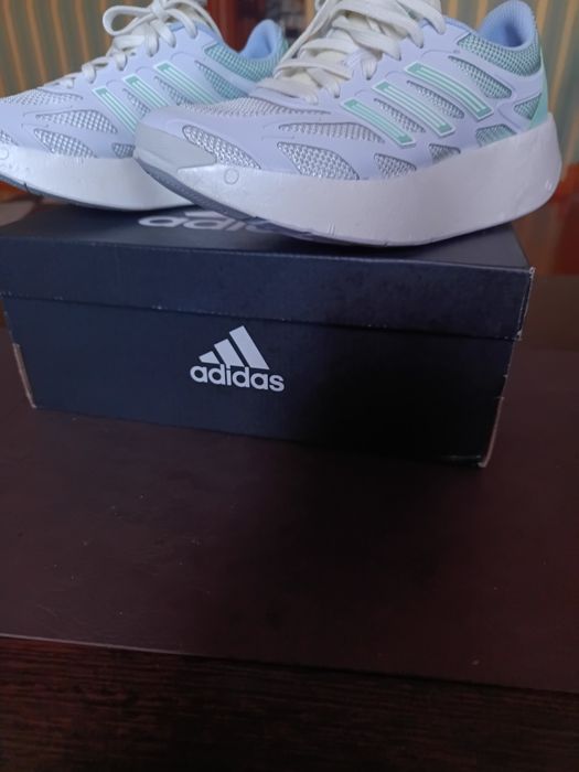 Продам кроссовки Adidas