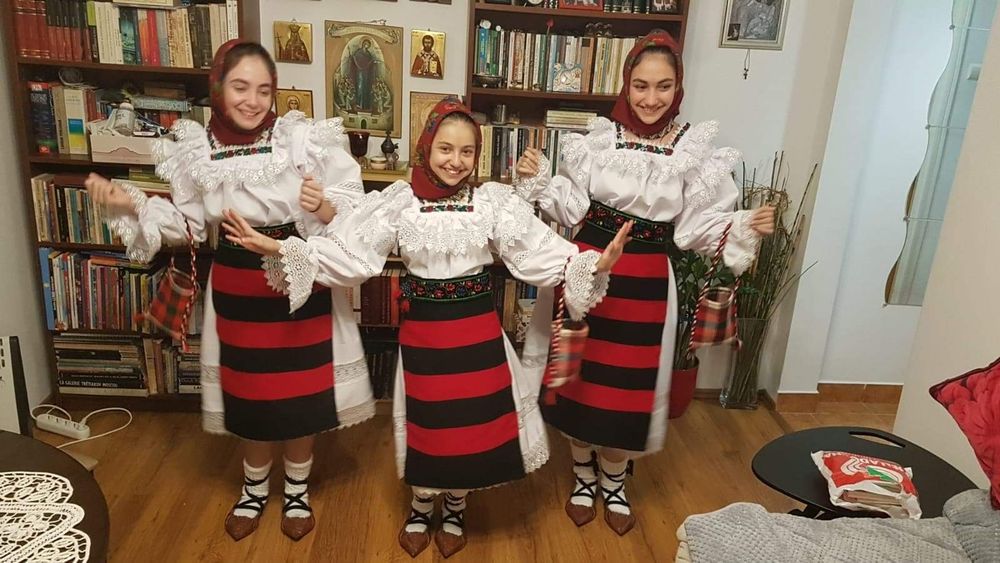 Costum popular pentru femei de Maramures cu Zadiii/catrinte