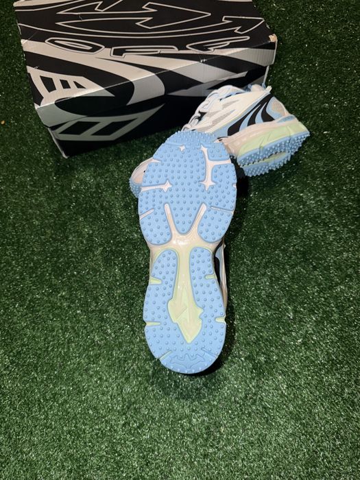 Off White Be Right Back