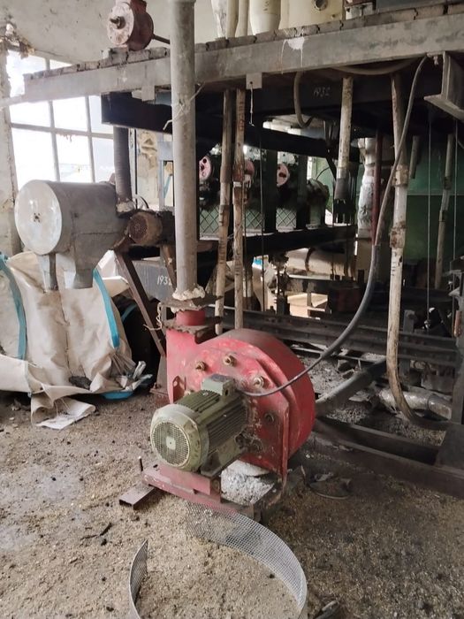 продается 2 зернодробилки