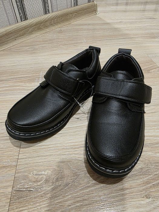 Продам туфли на мальчика