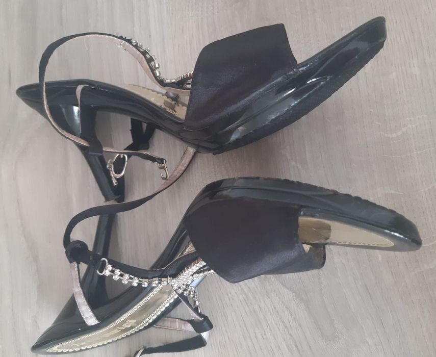 Sandale negre de vară