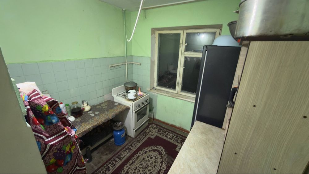 Теннисный корт 3 хонали 2-этаж сквозной уй сотилади