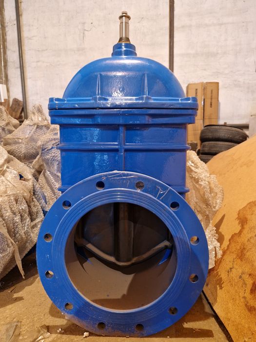 Задвижка задвижки чугунные с обрезиненным клином, стальные