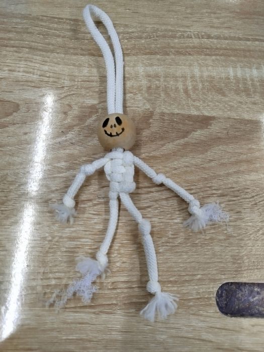 Брелок скилета поддержите нас