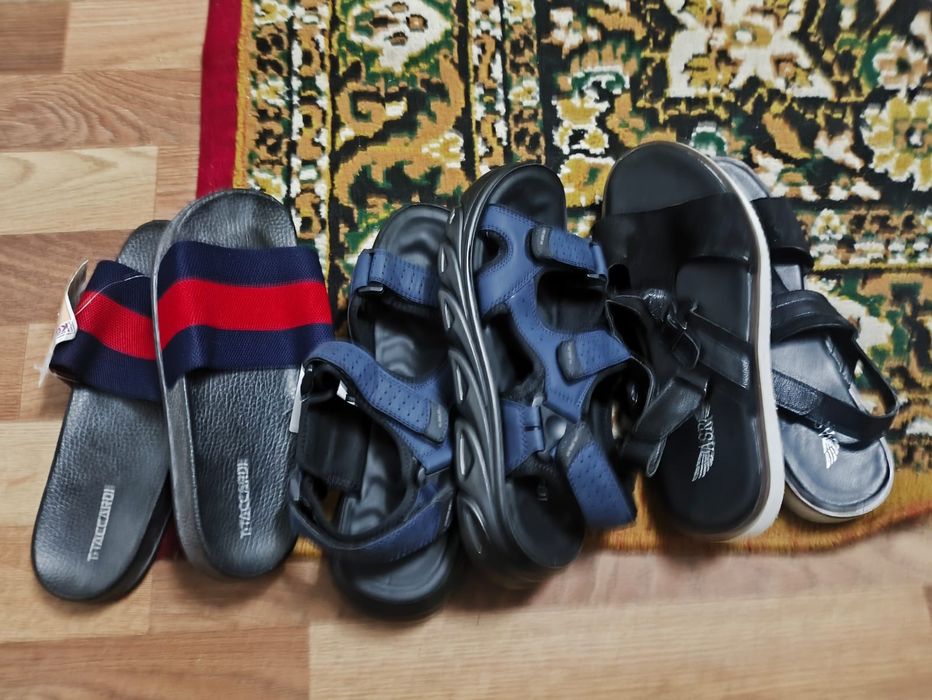 Продаю сланцы и шлепанцы