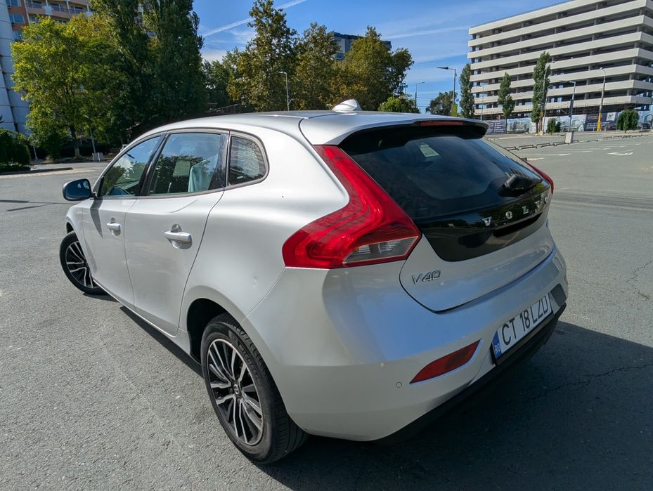 VOLVO V40 2019 — imagine 3