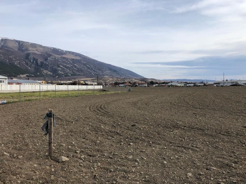 Продава се Парцел в Карлово - 3900 кв.м за 3 €/кв.м - Снимка #1