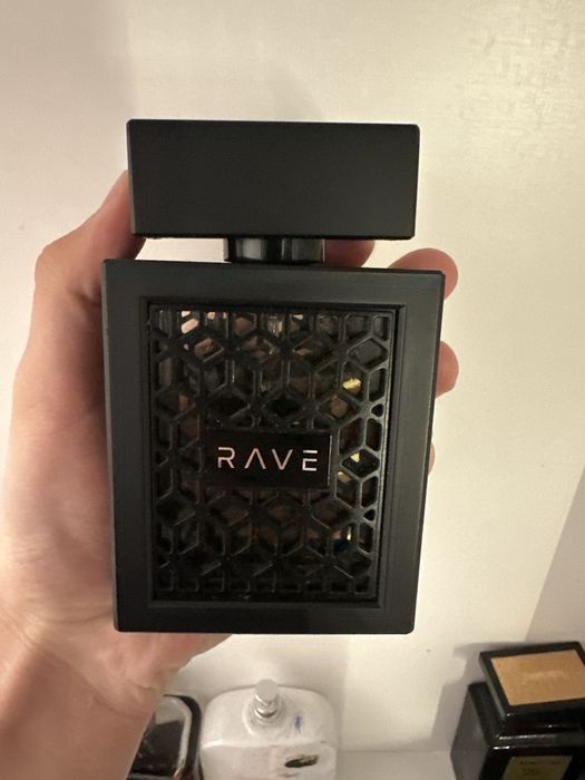 Продам парфюмы.