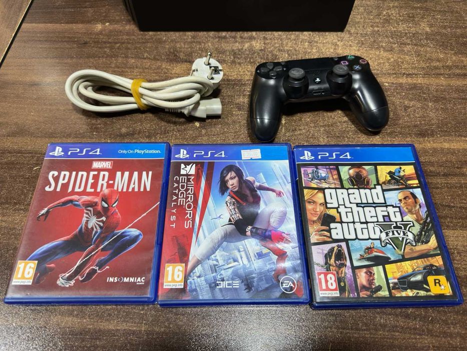 Sony PlayStation 4 Pro 1TB с 1 джойстик и 3 игри