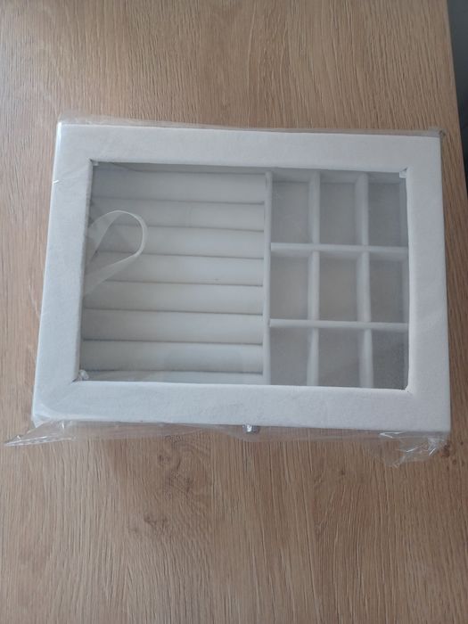 Чисто нова кутия за бижута