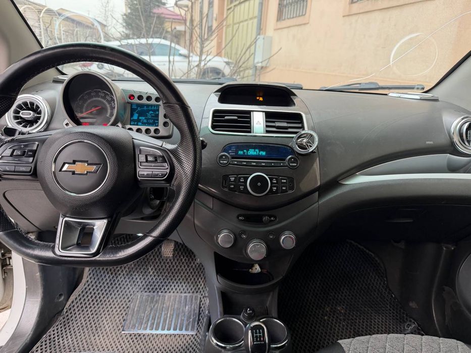 Spark 2012 yil oq rang