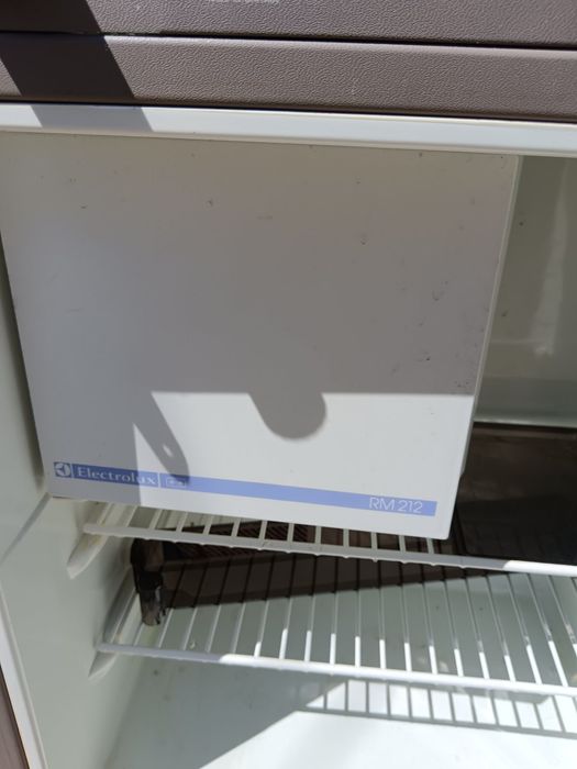Хладилник 12V / 220V / 240V / 54L подходящ за квмпер / каравана