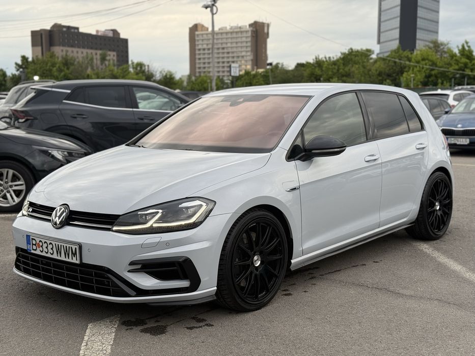 Volkswagen Golf 7.5R - 406 CP
